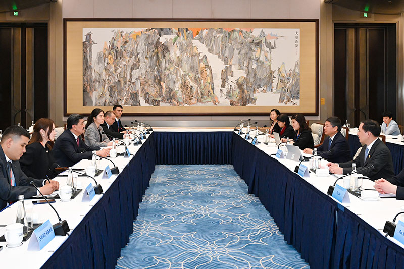 生態環境部部長黃潤秋會見上海合作組織國家綠色發展論壇部分參會嘉賓