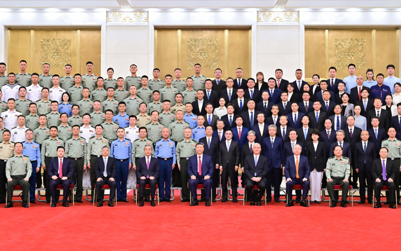 中國人民抗日戰(zhàn)爭暨世界反法西斯戰(zhàn)爭勝利80周年紀(jì)念活動(dòng)總結(jié)會議在京舉行 習(xí)近平親切接見紀(jì)念活動(dòng)籌辦工作各方面代表