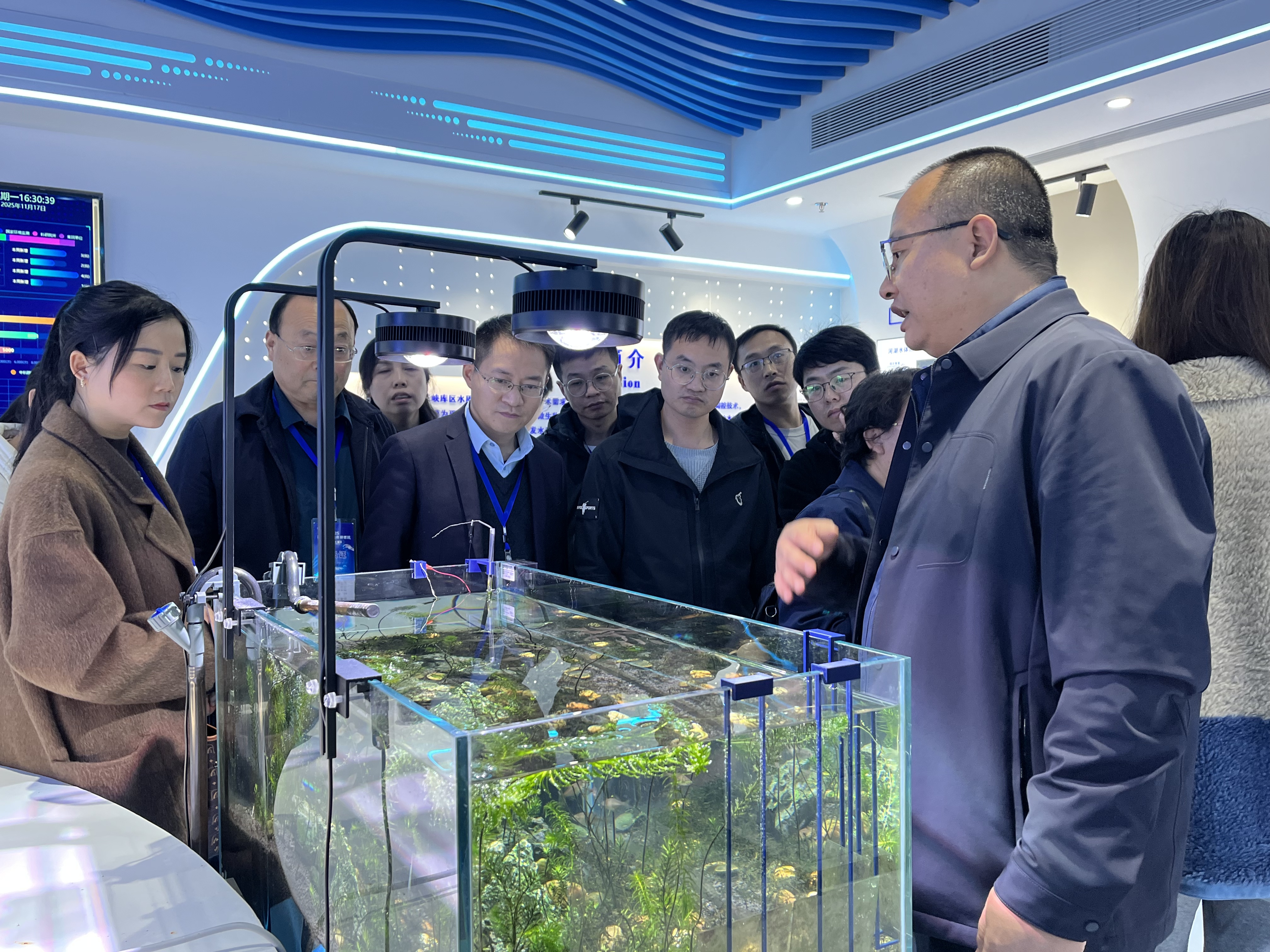 2025科學教師特色研修班一行探訪我司智能儀器裝備展廳