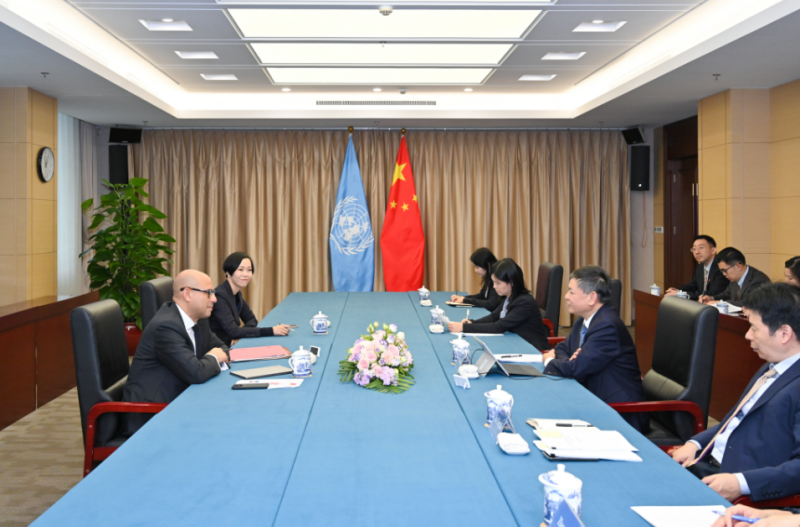 生態環境部部長黃潤秋會見《聯合國氣候變化框架公約》秘書處執行秘書西蒙·斯蒂爾